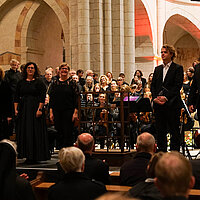 Standing-Ovations unter dem Kreuz