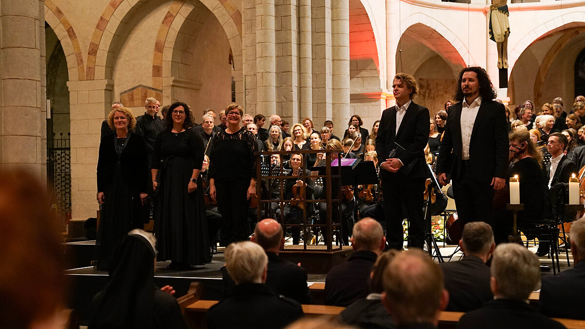 Standing-Ovations unter dem Kreuz