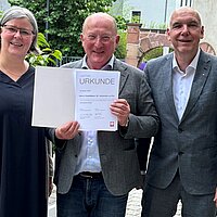 Goldene Ehrennadel für ehemaligen Stadtdekan Johannes zu Eltz