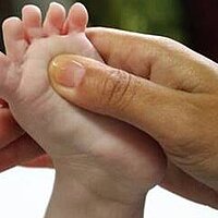 Japanische Babymassage